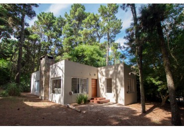 Casa de 3 Dormitorios en el Corazon de Mar de las Pampas: Bosque y Tranquilidad